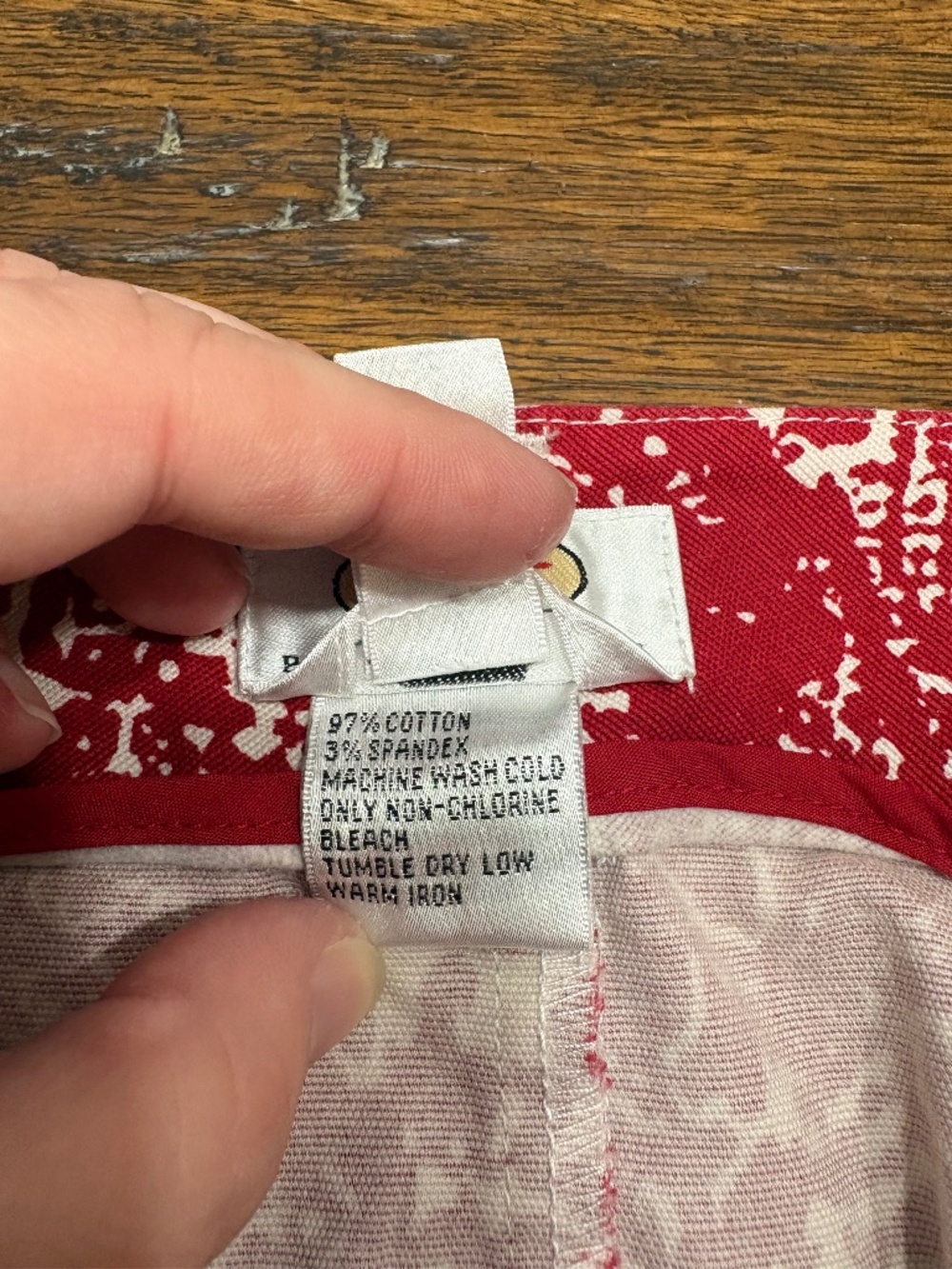 Talbots petites stretch skirt size 10, 21" full length, white and red pattern - Picture 6 of 6